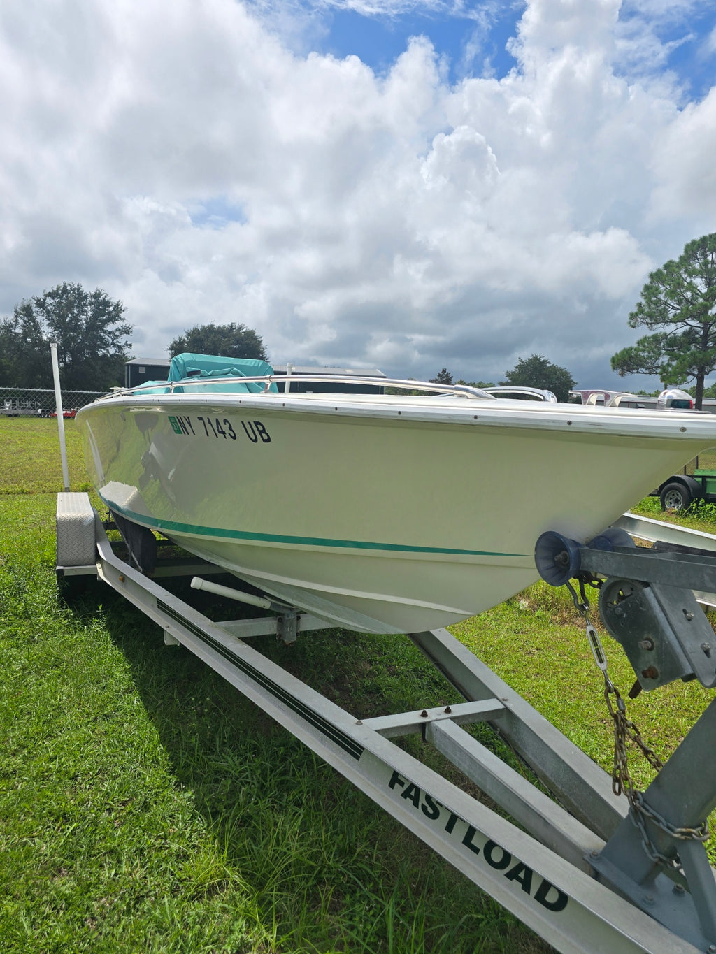1997 24ft Superboat
200hp 2 Stroke Mercury Outboard
