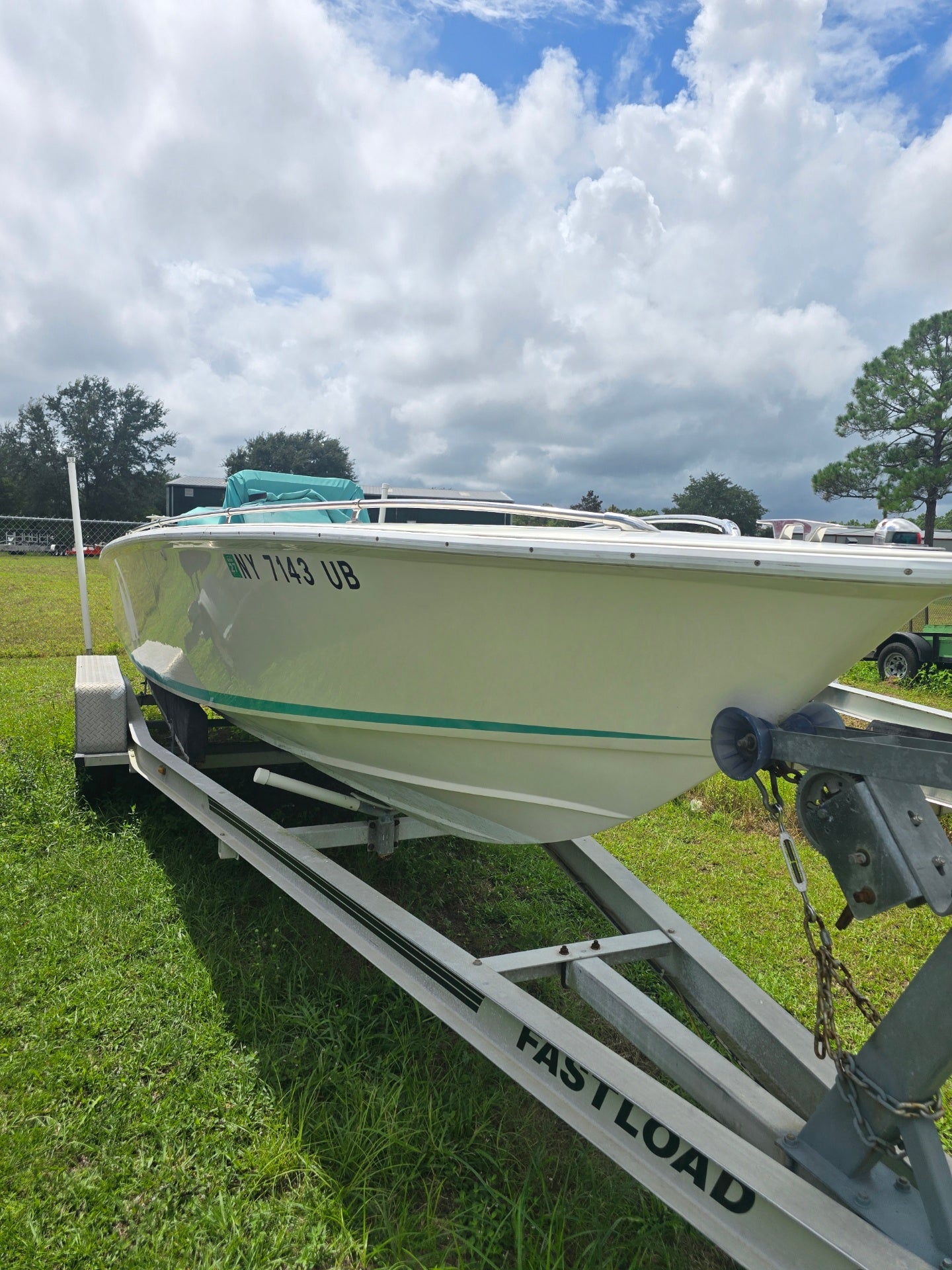 1997 24ft Superboat
200hp 2 Stroke Mercury Outboard