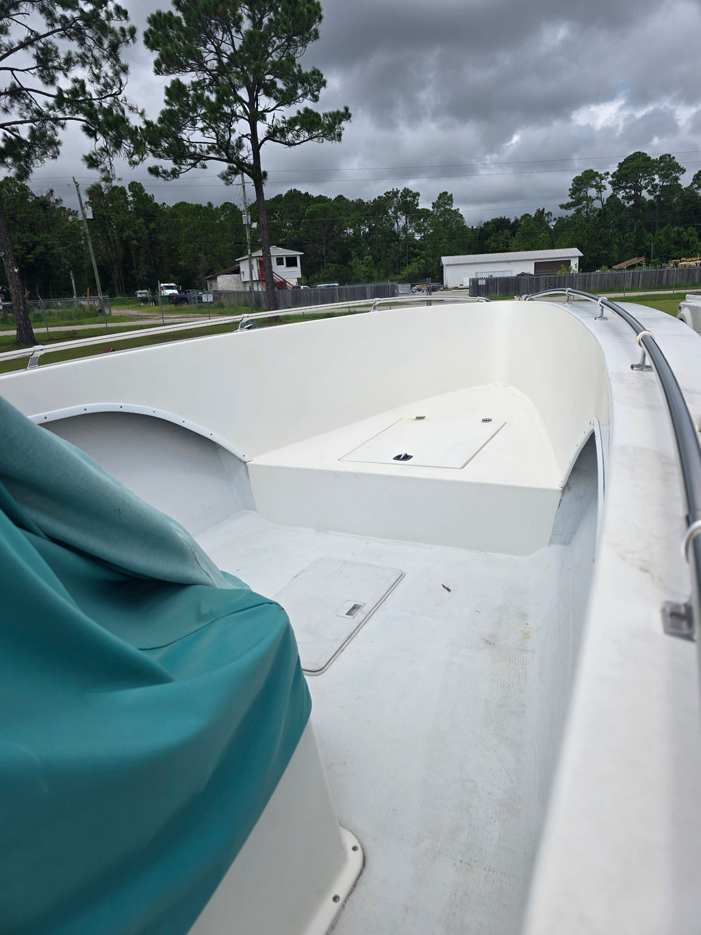 1997 24ft Superboat
200hp 2 Stroke Mercury Outboard