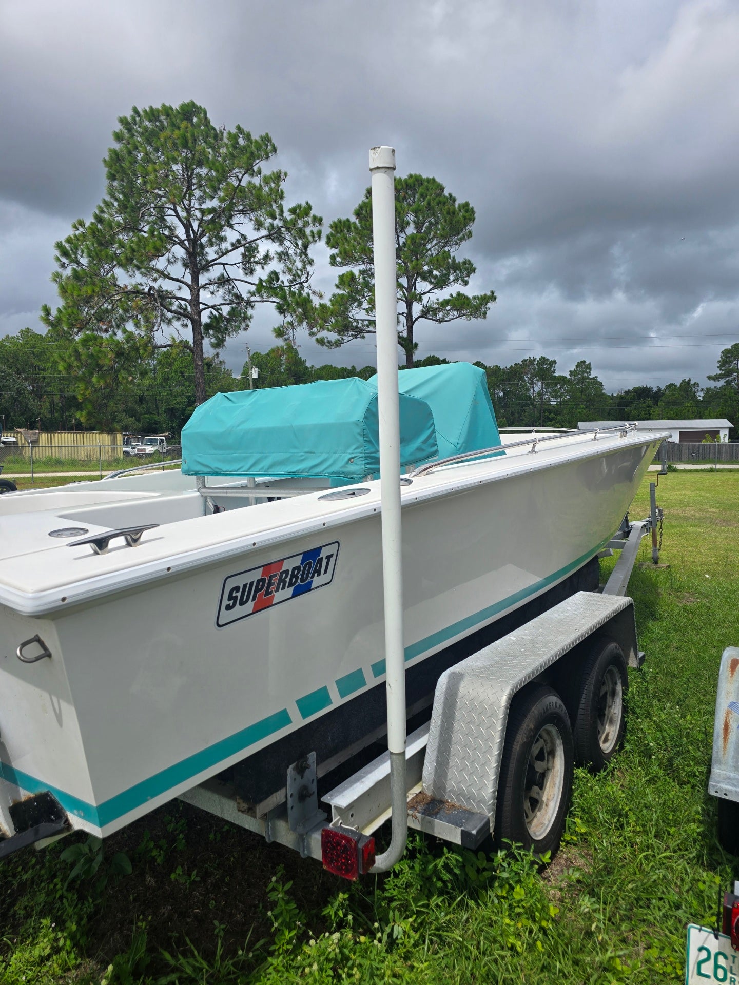 1997 24ft Superboat
200hp 2 Stroke Mercury Outboard