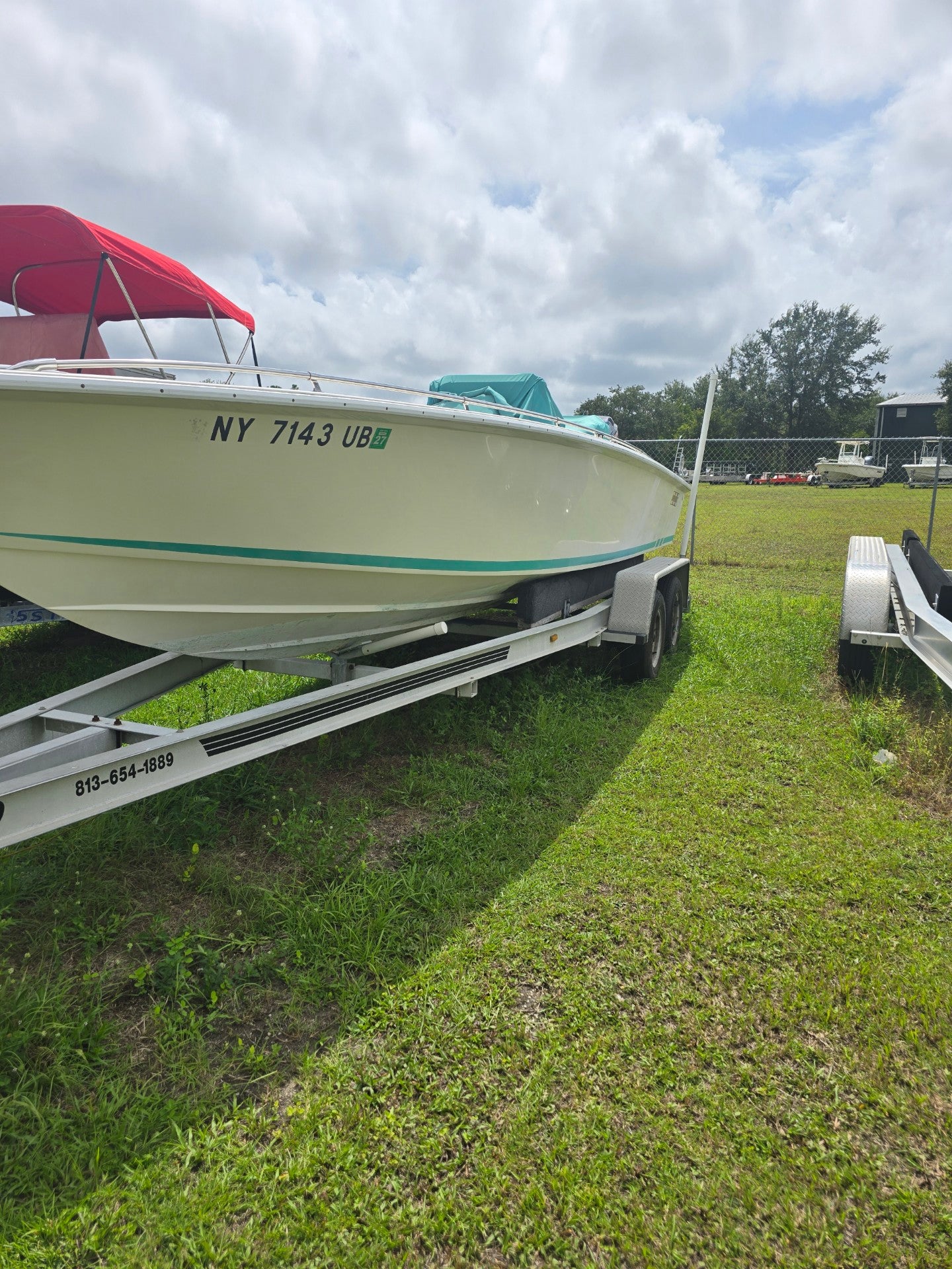 1997 24ft Superboat
200hp 2 Stroke Mercury Outboard
